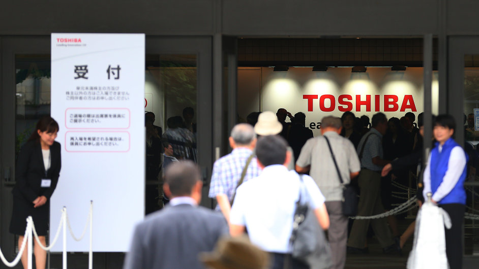 etn skandl Toshiby je nejvt od roku 2011, kdy byly odhaleny problmy japonsk firmy Olympus - Ilustran foto.