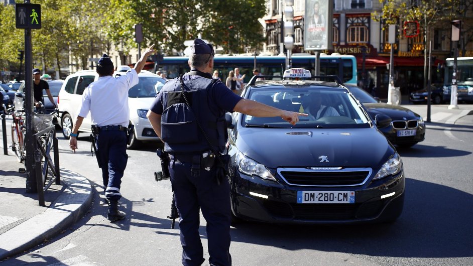 Ve Francii zatkli od ledna kvli terorismu skoro 300 lid