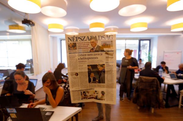 Poslední vydání maďarského levicového listu Népszabadság, jehož vydávání bylo ze dne na den ukončeno. Poslední vydání maďarského levicového listu Népszabadság, jehož vydávání bylo ze dne na den ukončeno.