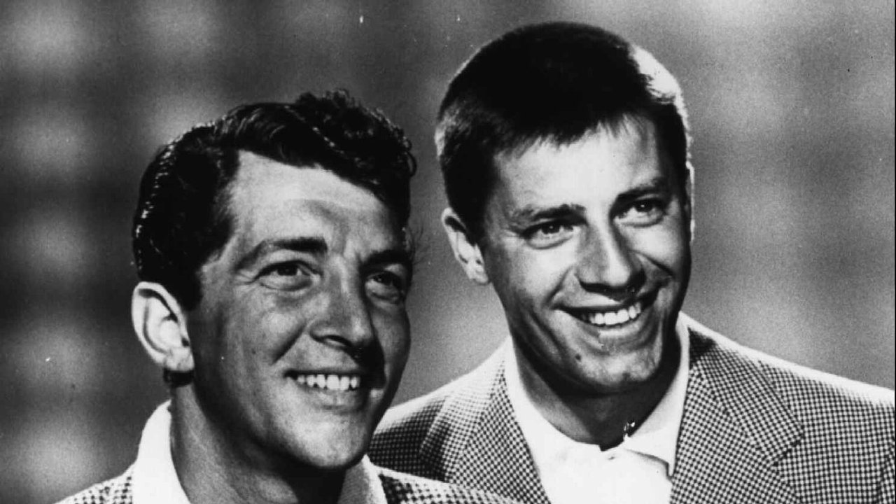 Na snmku ze srpna 1954 pzuj Dean Martin (vlevo) a Jerry Lewis. Dva roky nato spoluprci ukonili.