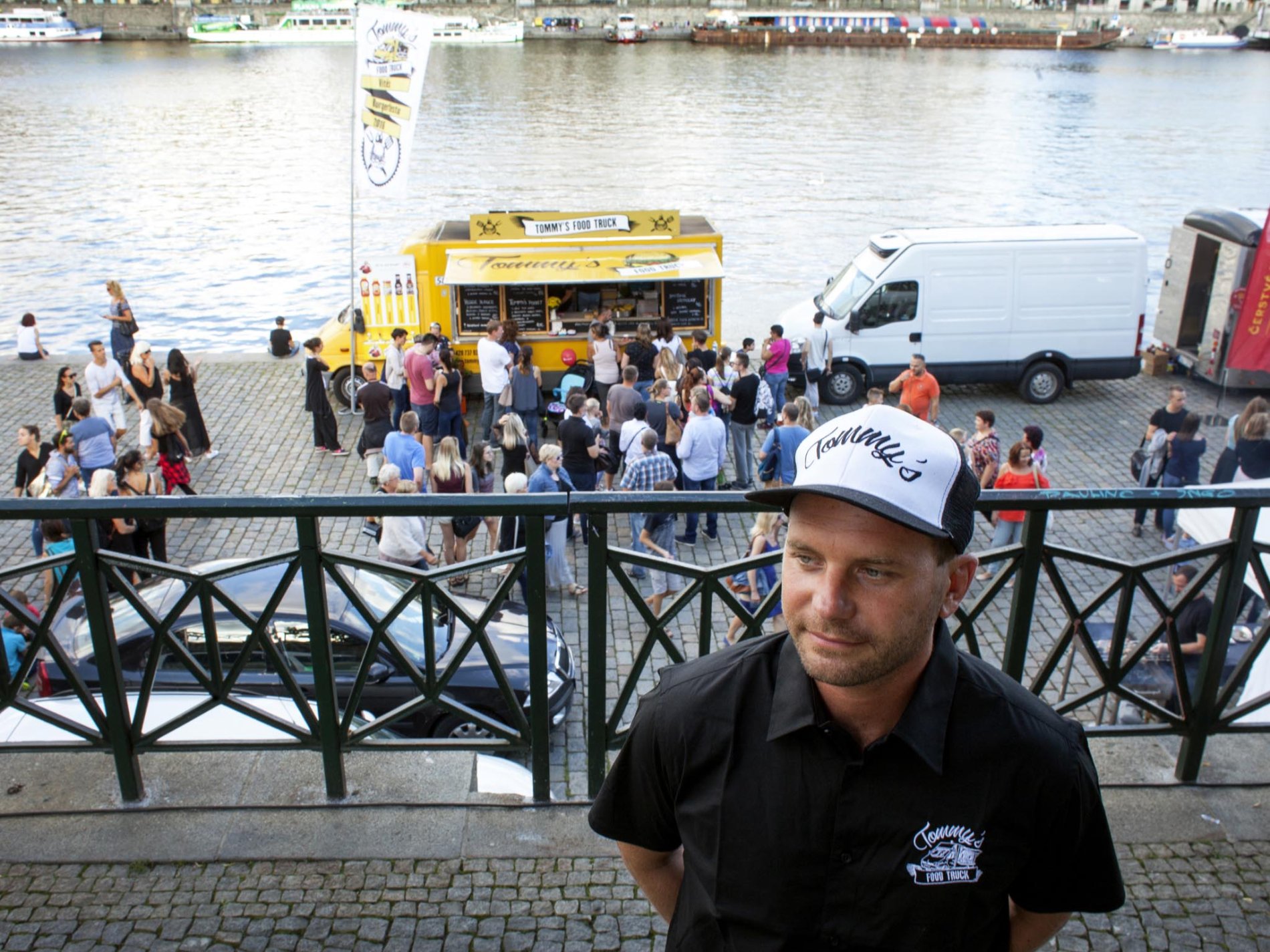 Tommy’s Food Truck Tomáše Staňka na pražské náplavce (Foto: Michaela Danelová) jarvis_59a7dbb7498e27ac1facdf9e.jpeg