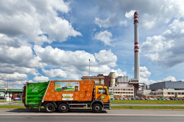 Spalovna Male&scaron;ice (na sn&iacute;mku za kuka vozem Pra�sk&yacute;ch slu�eb).