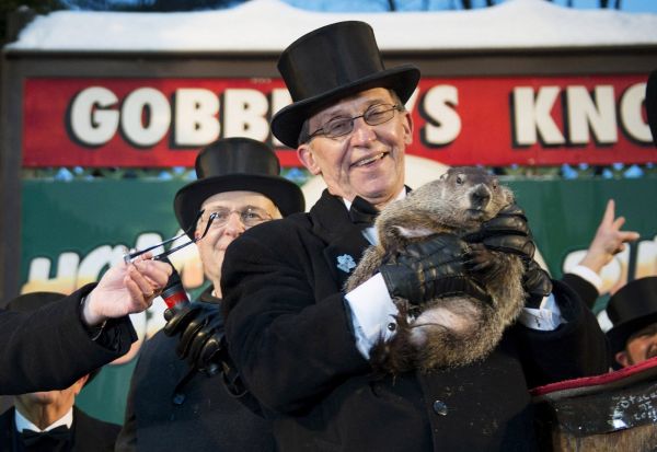 Svi&scaron;� v�&scaron;t&iacute; pokra�ov&aacute;n&iacute; tuh&eacute; zimy. Tradi�n&iacute; hromni�n&iacute; p�edpov�� svi&scaron;t� Phila z pensylv&aacute;nsk&eacute;ho m�ste�ka Punxsutawney ale �asto nevych&aacute;z&iacute;.
