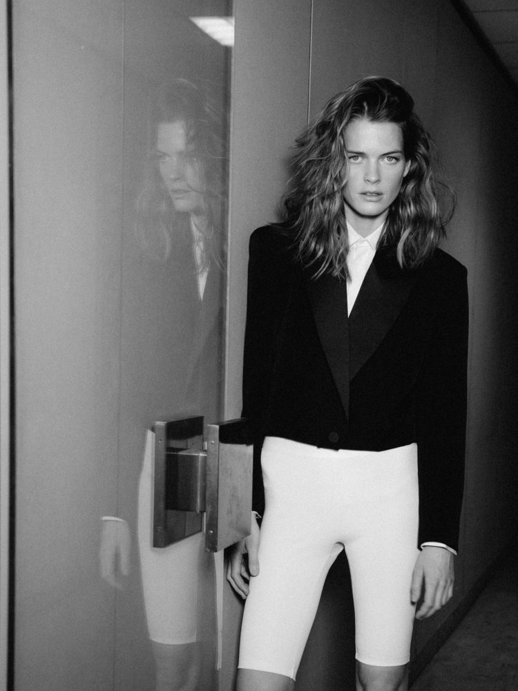 Sako Isabel Marant (Alizé), košile Dior, kalhoty NEHERA