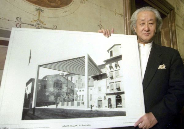 Japonský architekt Arata Isozaki letos získal Pritzkerovu cenu, která bývá oznaována za Nobelovu cenu za architekturu.
