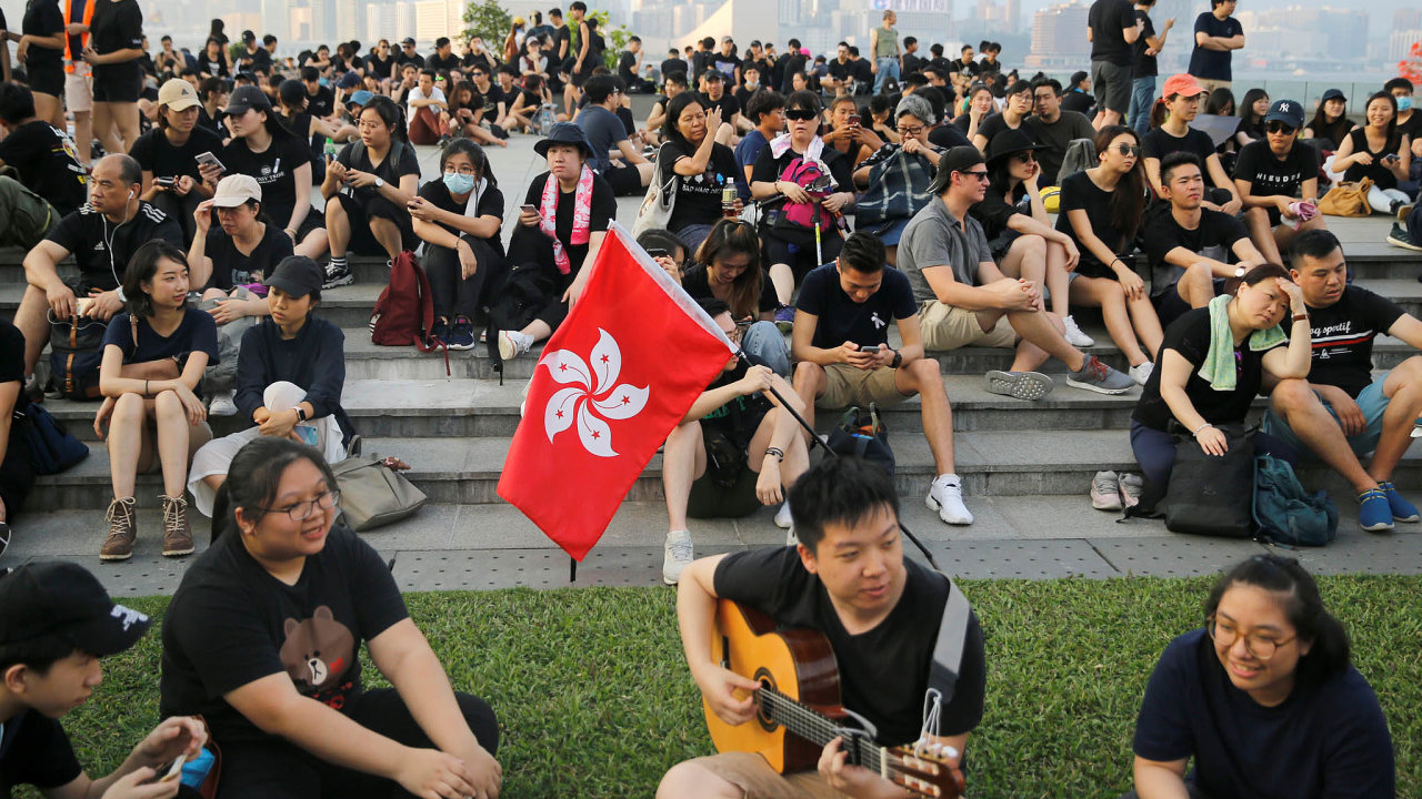 Bval britsk kolonie Hongkong, kter se v roce 1997 vrtila pod nskou sprvu, el nejvt politick krizi za uplynul desetilet. Autonomn oblast otsaj masov demonstrace a nsilnosti.