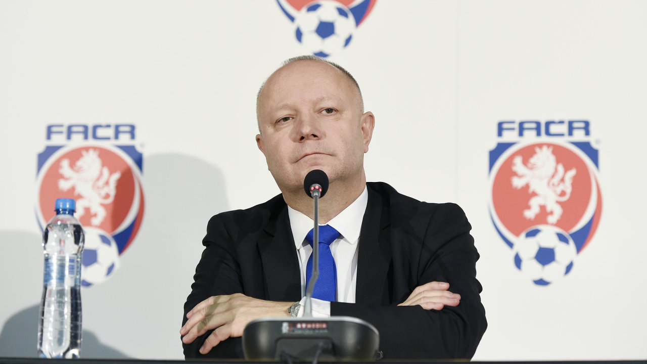Novým pøedsedou Fotbalové asociace ÈR se stal Petr Fousek, dlouholetý funkcionáø, delegát a expert mezinárodních federací FIFA a UEFA.