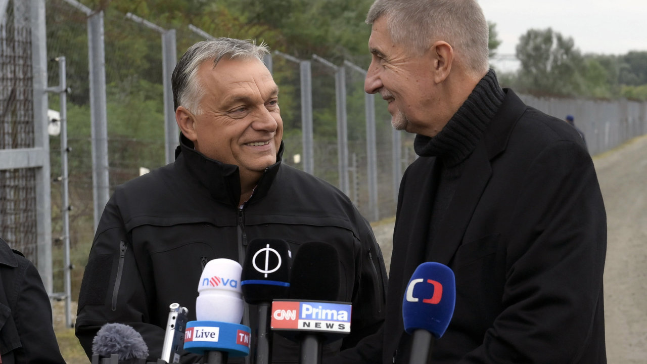 Maarsk premir Viktor Orbn a Andrej Babi u hraninho pechodu Rszke na maarsko-srbsk hranici.