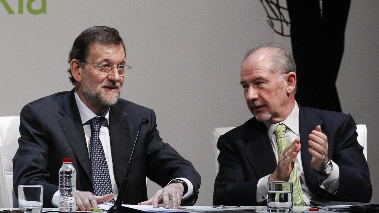 panlsk premir Mariano Rajoy (vlev) a odstupujc prezident Bankie Rodrigo Rato