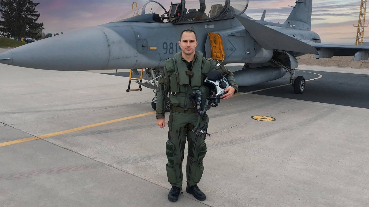 Má zkušenosti bojového pilota a doktorát z letecké a raketové techniky. Aleš Svoboda se stal prvním Èechem v záložním týmu Evropské vesmírné agentury.