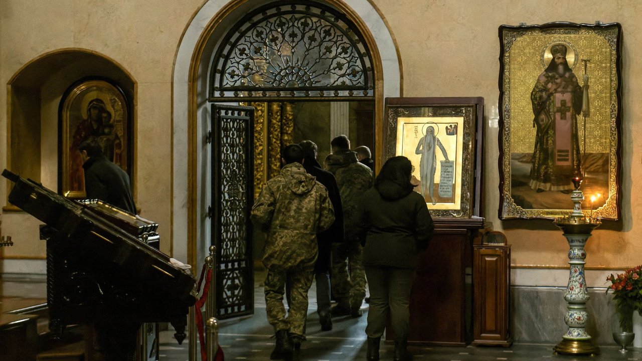 Policejní razie v klášteøe Kyjevskopeèerská lávra.