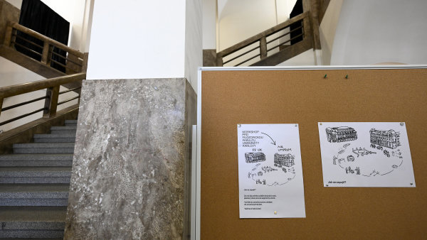 Měsíc po tragédii se otevřela fakulta. Rozbité dveře musí opravit restaurátoři, je jich 137