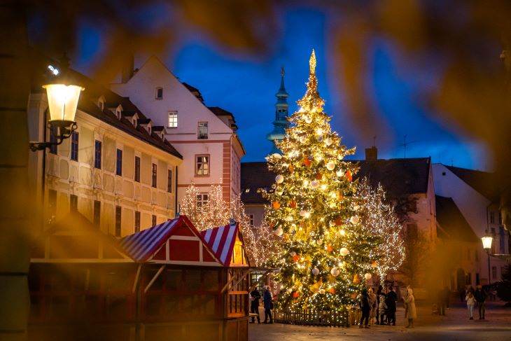 A Kovac 2023 Bratislava vianoce stare mesto nevyhradna licencia casovo neobmedzena kat A UP