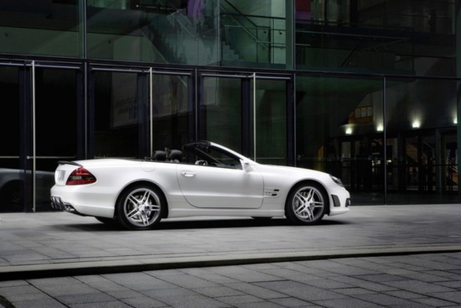 Mercedes-Benz-SL-63-AMG-03__550x367_.jpg