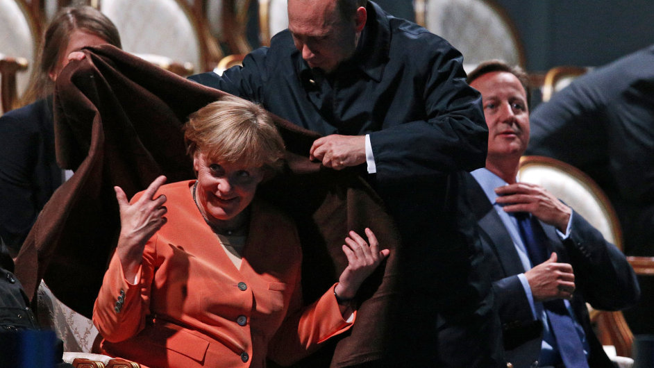 Putin pikrv Angelu Merkelovou teplou dekou