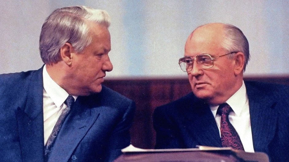 Sovtsk svaz podle tto teorie skonil v roce 1991, kdy Michail Gorbaov pedal pravomoci Borisi Jelcinovi