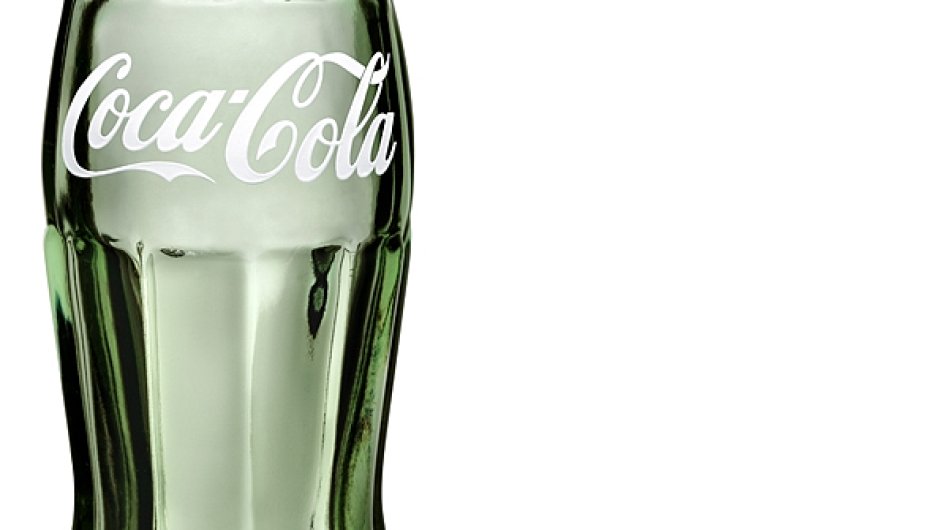 Osobit lhev Coca-Cola s charakteristicky zaoblenmi konturami byla patentovna v roce 1915.