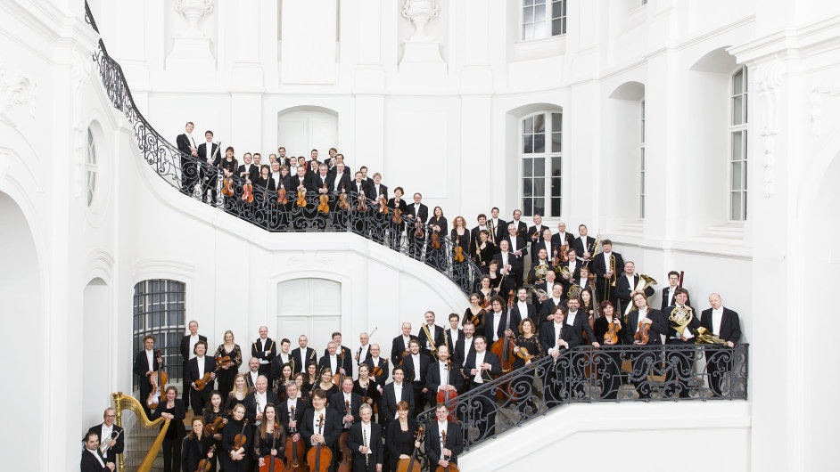 Dransk filharmonie vystupuje od roku 1870, kdy v Dranech vznikl koncertn sl.