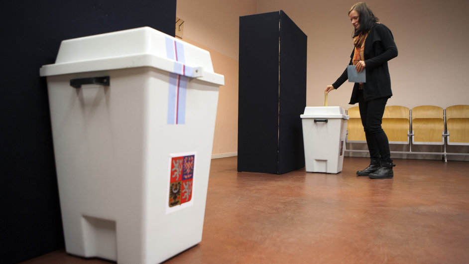 O hlasy volièù se letos uchází rekordní poèet kandidátù.