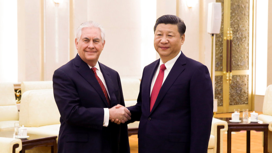 Americk ministr zahrani Rex Tillerson na setkn s nskm prezidentem Si in-Pchingem.