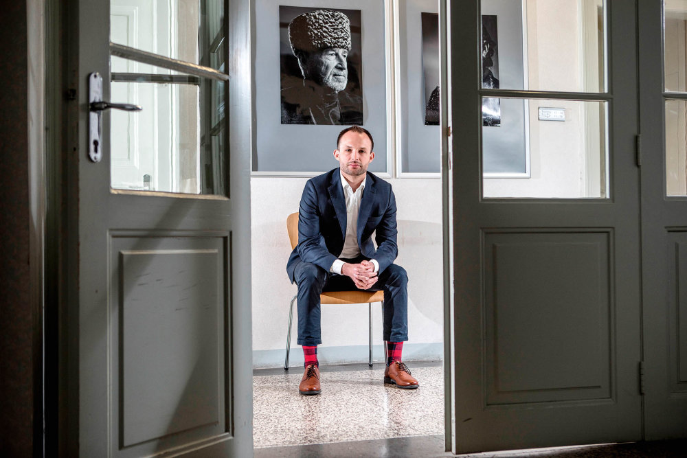 Politologovi Jakubu Eberlemu se líbilo, že studium v Británii není založeno na memorování faktů, ale na samovzdělávání a psaní esejů.