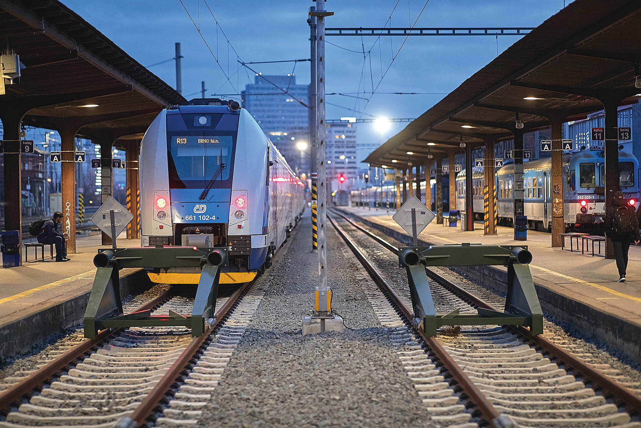 V pøípadì pøesunu brnìnského hlavního vlakového nádraží takzvaná „varianta Øeka“ nakonec uspìla a o pøestìhování rozhodla v roce 2018 i vláda.