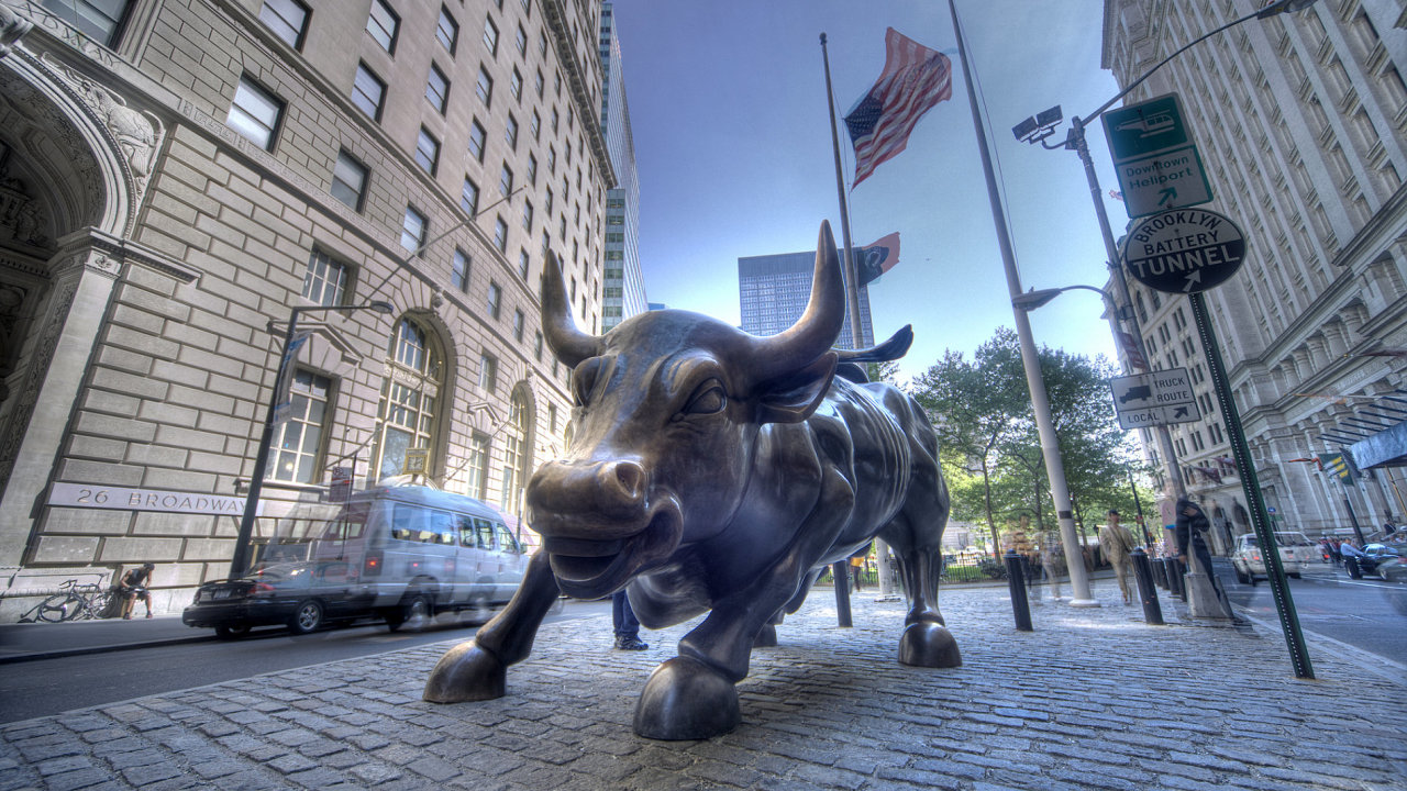Investoøi z Wall Street si ve støedu opìt zajezdili na býku.