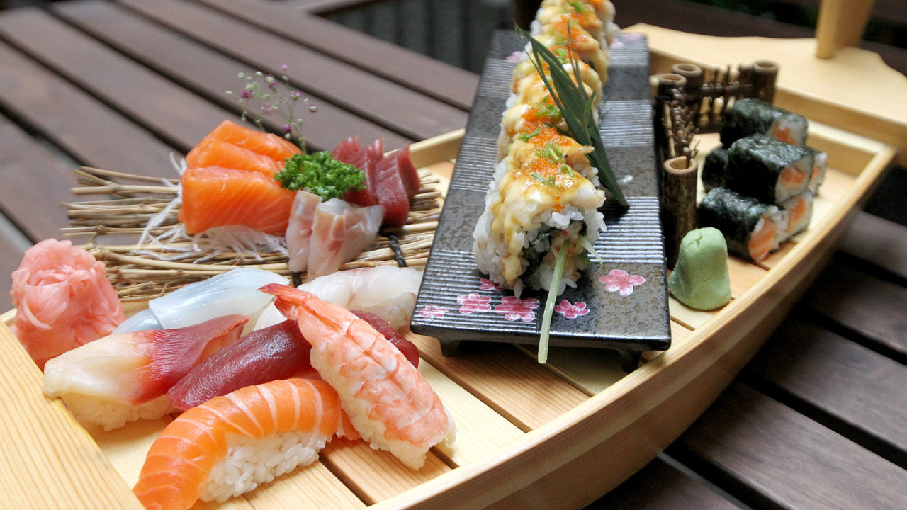 Fusion rolky pat v sushi baru Yami Sushi k nejoblbenjm.