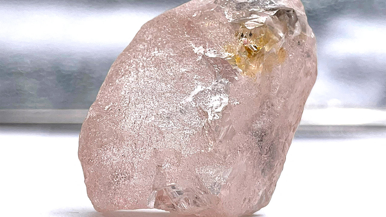 Lulo Rose – 170karátový rùžový diamant, který byl objeven v dole Lulo v severovýchodní oblasti Angoly, bohaté na diamanty.