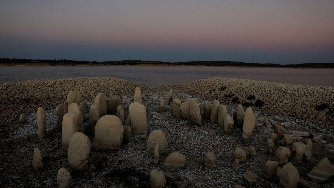 Prehistorická památka, které se pøezdívá španìlský Stonehenge, se objevila na dnì vyschlé pøehrady Valdecanas na západì Španìlska