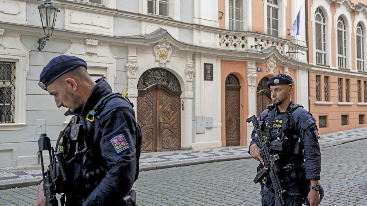 Policie pedminul tden uvedla, e nem informace o konkrtnm i aktulnm riziku pro zem eska, opaten jsou preventivn.