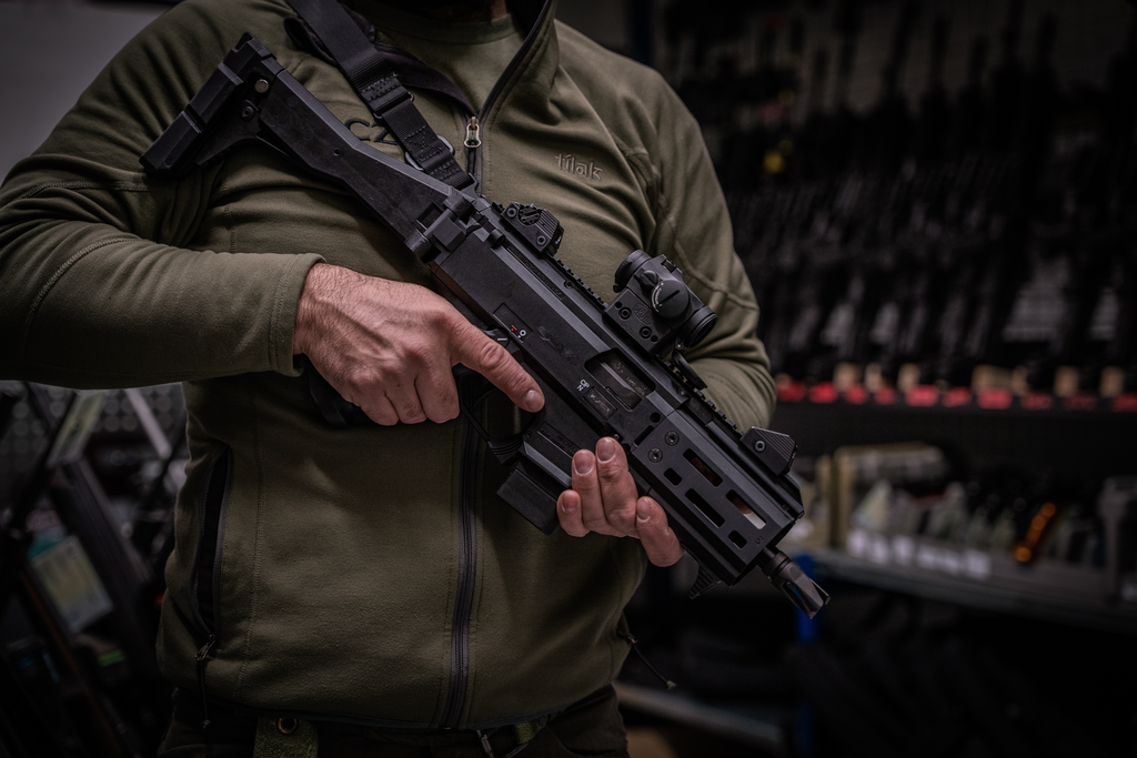 Vojáci potřebují výkonnou pušku schopnou střílet na větší vzdálenost s vysokou životností a vysokou přesností. (Foto: Colt CZ Group) Armáda vs. policejní složky.