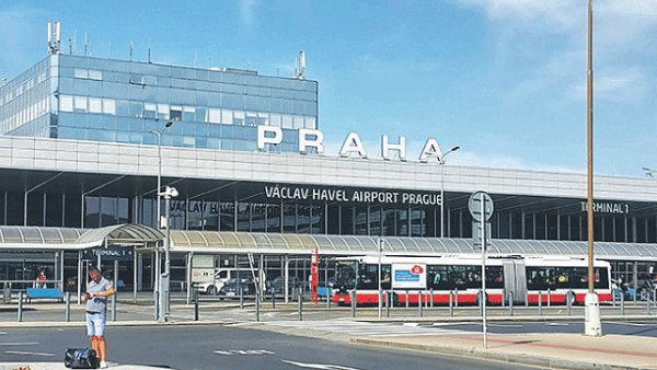 Leti�t� Praha v��ele s�La��kem m�n� ��st veden�.