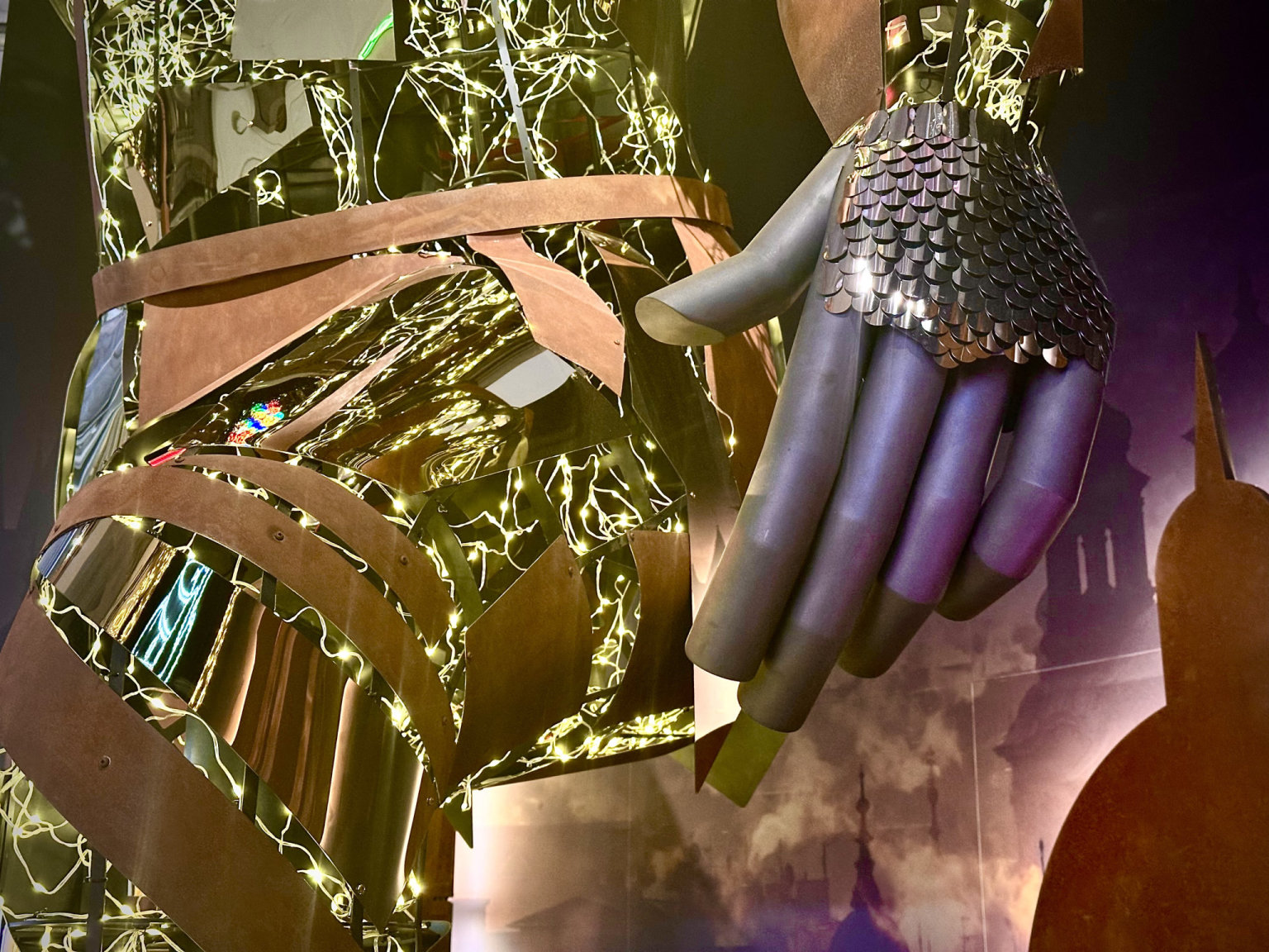 Z pražské legendy až do Frankfurtu. Pětimetrový Golem se stal dominantou české prezentace na veletrhu Christmasworld. (Foto: Tisková zpráva) Z pražské legendy až do Frankfurtu. Pětimetrový Golem se stal dominantou...