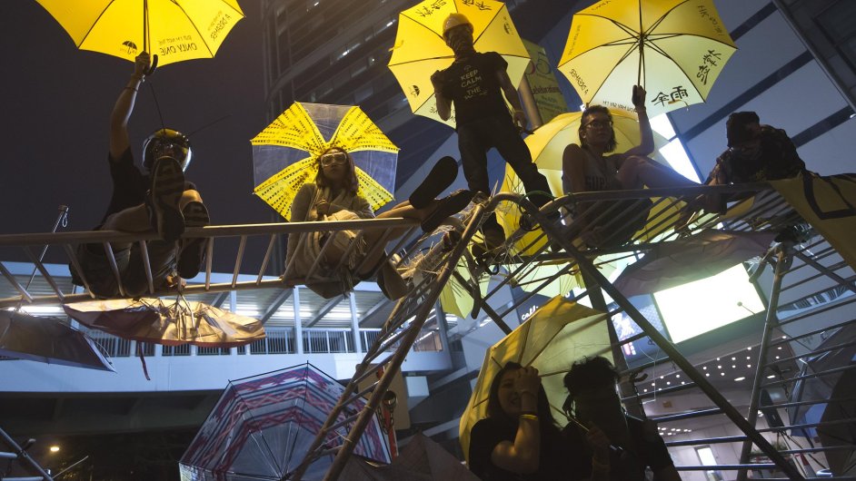 Demonstranti v Hongkongu v pedveer zatkn