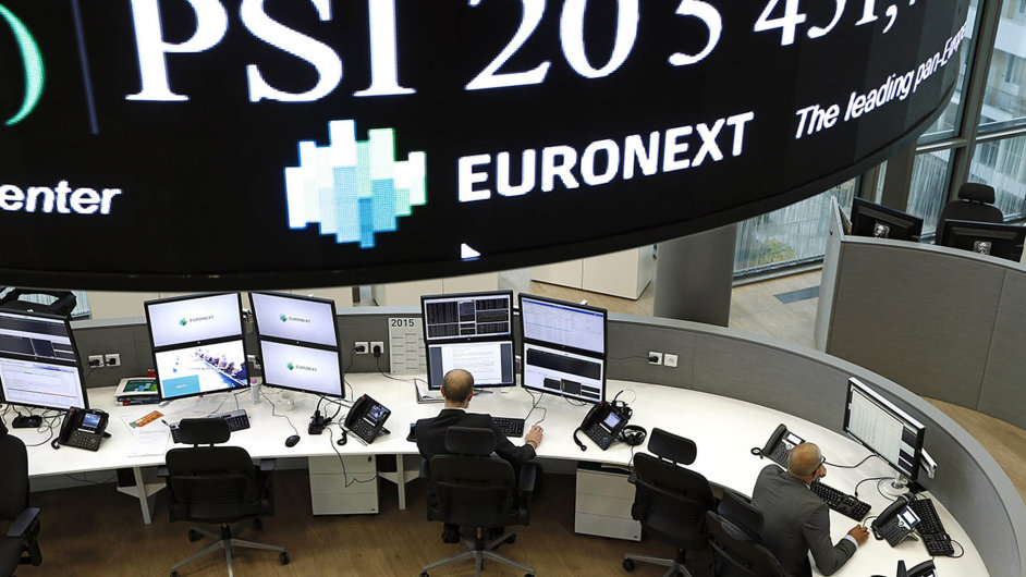 Dl se obchoduje: Pask burza Euronext obchodovn kvli ptenmu toku neperu. Stejn jako dal evropsk trhy ale pot s poklesem kurz.