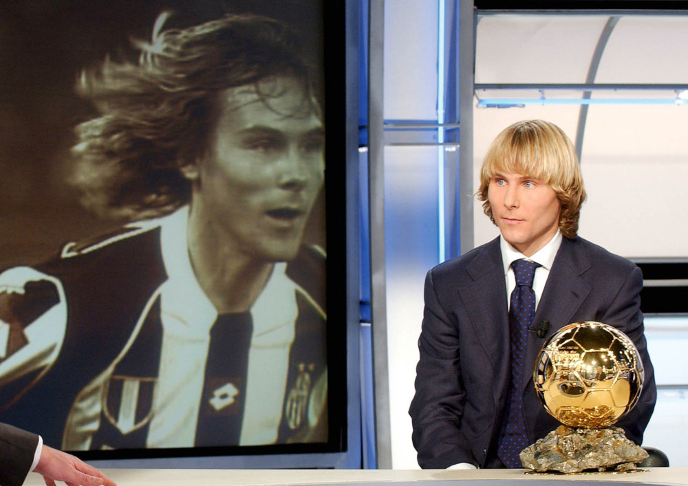 Po Josefu Masopustovi se stal Pavel Nedvěd druhým českým fotbalistou, který získal Zlatý míč. Po Josefu Masopustovi se stal Pavel Nedvěd druhým českým fotbalistou, který získal Zlatý míč.