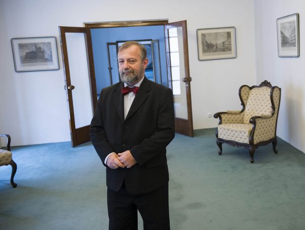 Hynek Kmon&iacute;�ek se m&aacute; st&aacute;t na&scaron;&iacute;m budouc&iacute;m velvyslancem v&nbsp;USA.