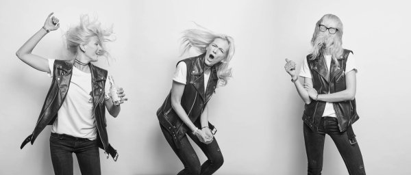 (Zleva)
Existuje něco, co jste kvůli modelingu musela obětovat?
A štve vás, když se o modelkách říká, že jsou hloupé?
Myslíte si o sobě, že jste krásná?