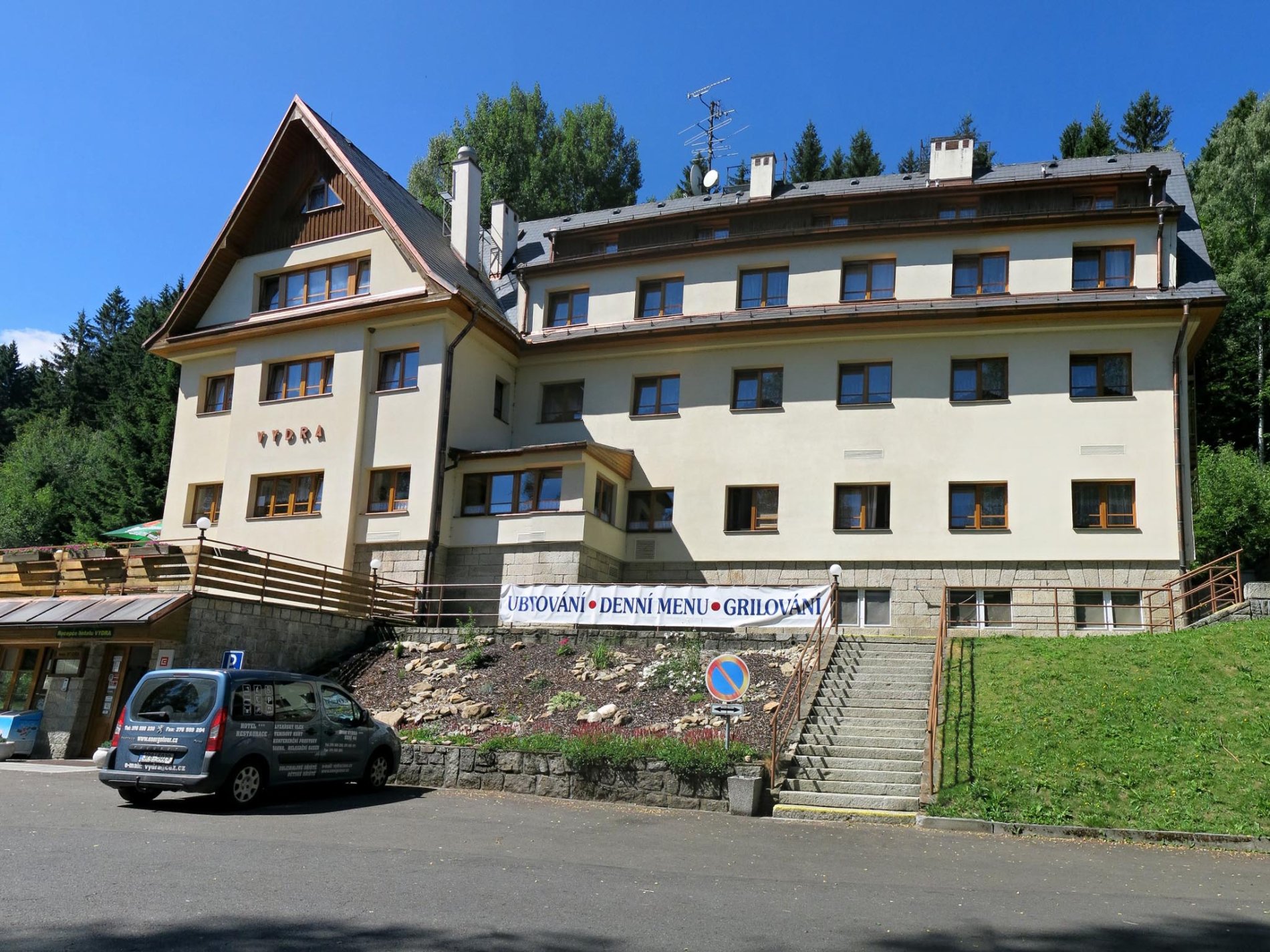 ČEZ letos prodal dva hotely, utržil za ně desítky milionů korun. Jedním z nich je Vydra na Šumavě. (Foto: ČEZ) jarvis_5989fead498e27acf6097502.jpeg