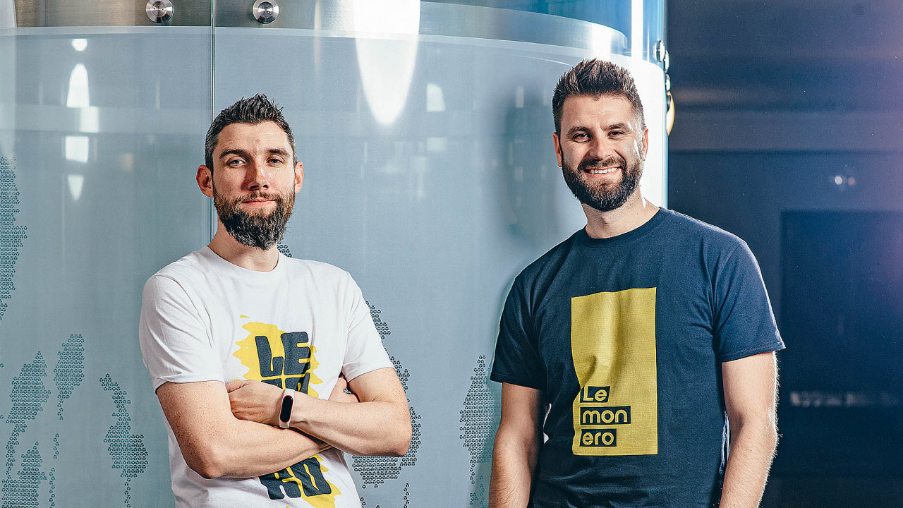 Luboš Malík a Jan Laštùvka øídí start-up Lemonero, který díky analýze množství dat mìní zpùsob financování e-shopù.