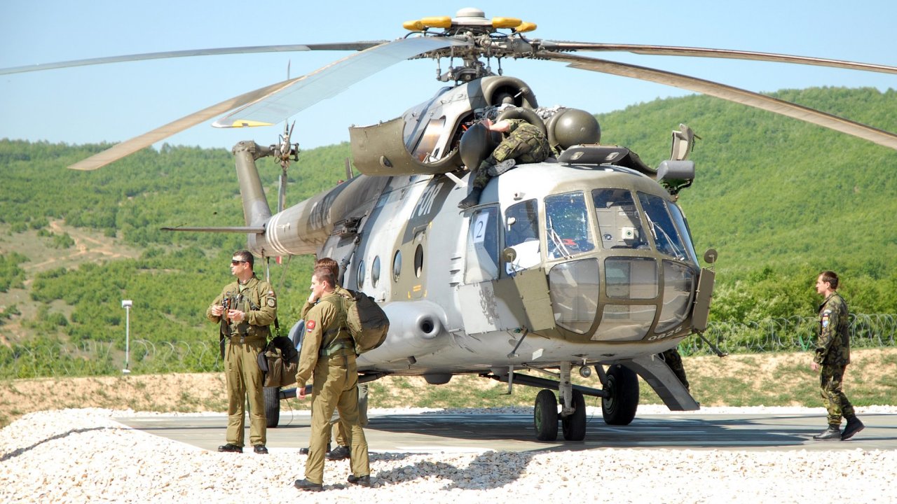 Ilustraèní foto - V LOM Malešice se opravují vrtulníky èeské armády.