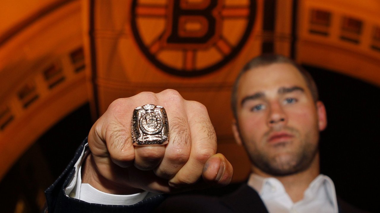 Johnny Boychuk s prstenem