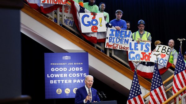 Přijde osudové zúčtování. Nová prognóza ukazuje, jakou fiskální díru už Bidenovi demokraté vykopali, píše The Wall Street Journal
