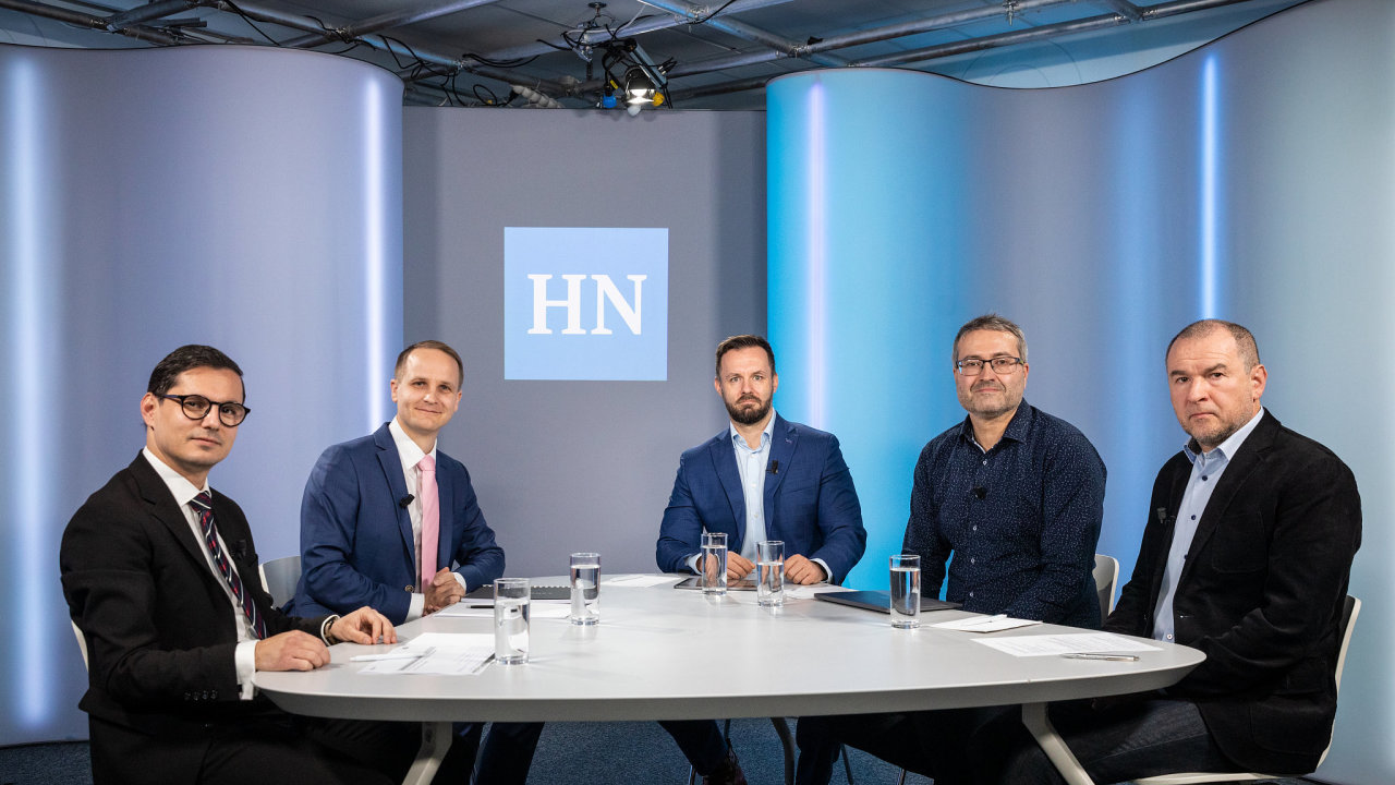 Debata HN:  zleva Pavel Vinkler, Jan arapatka , Petr Polk, David Navrtil a redaktor HN Marek Miler.