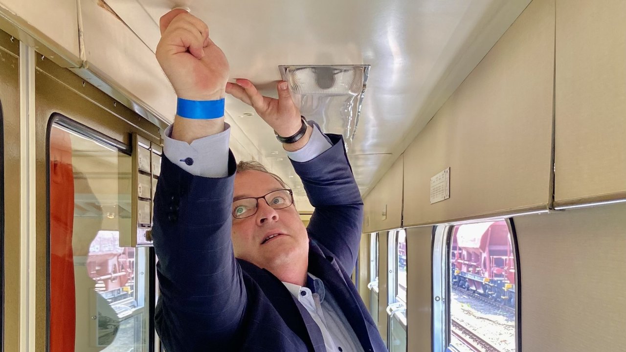 Momentka z jara 2021 popisovan v lnku. Jako f eskch drah Ivan Bednrik nosil v kapse i univerzln eleznin tyhran.