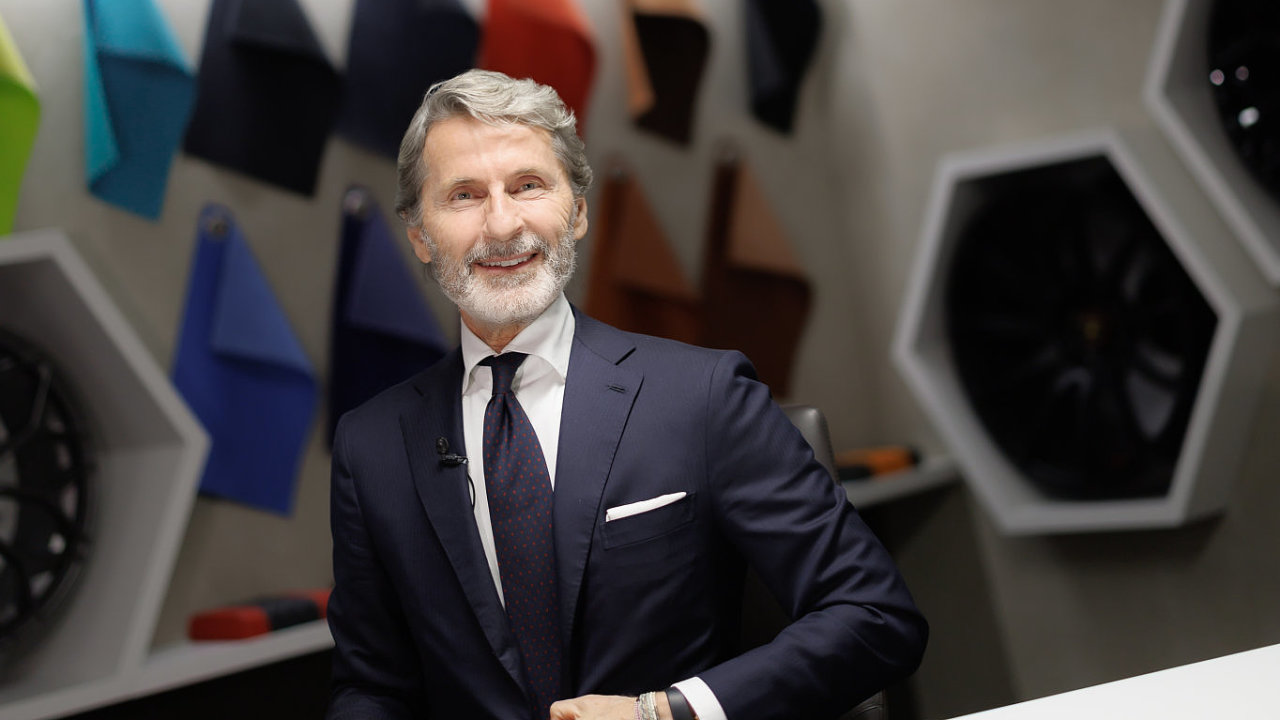 f Lamborghini Stephan Winkelmann pi oteven novho praskho showroomu italsk automobilky.