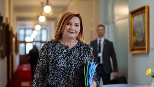 Alena Schillerov�, ministryn� financ�