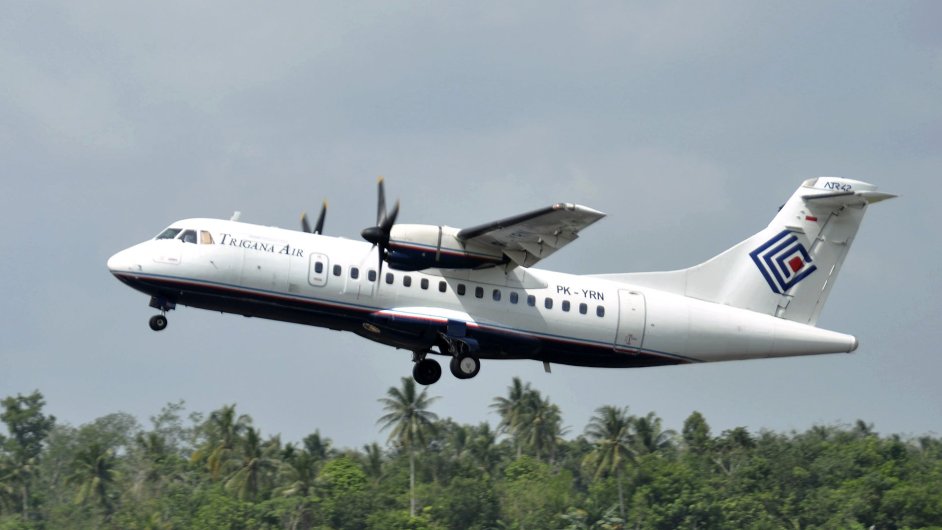 Letadlo typu ATR 42-300 spolenosti Trigana Air se ztratilo i s 54 lidmi na palub nad Novou Guineou - Ilustran foto.