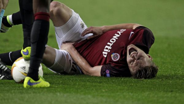 Sparta spustila velk&eacute; p&aacute;tr&aacute;n&iacute; kv�li zran�n&yacute;m. Na vin� m��e b&yacute;t i podlo�&iacute; tr&eacute;ninkov&eacute;ho h�i&scaron;t�